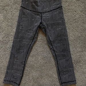 Black and white patterned leggings